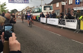 Tiedemann Langball wint openingsrit van de 36e editie.