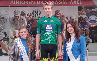 Nederlandse sprintbom wint in Sluiskil, leider krijgt tijdstraf omdat hij op het fietspad reed...